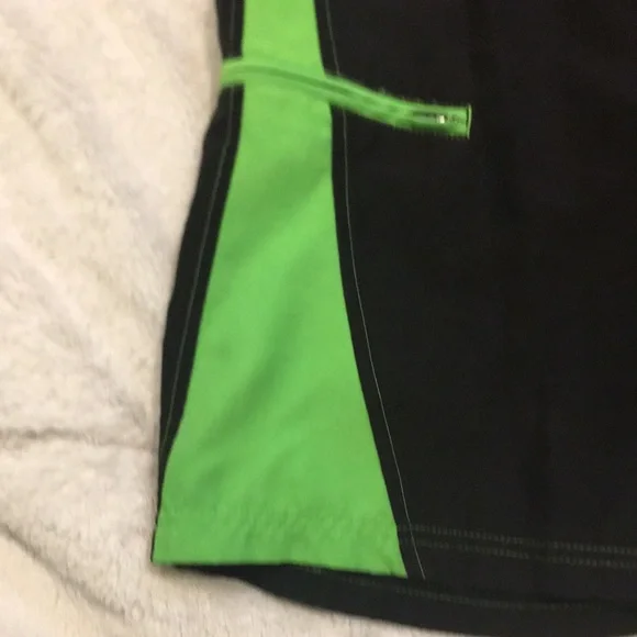 🍎 Hang Ten Black and Green Board Shorts - 34” - Picture 3 of 6